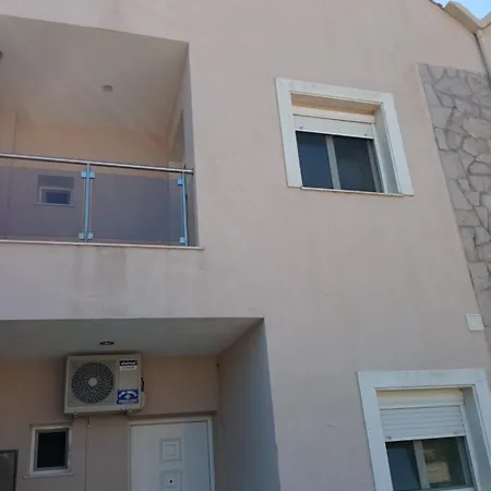 House Christodoulos Lejlighed